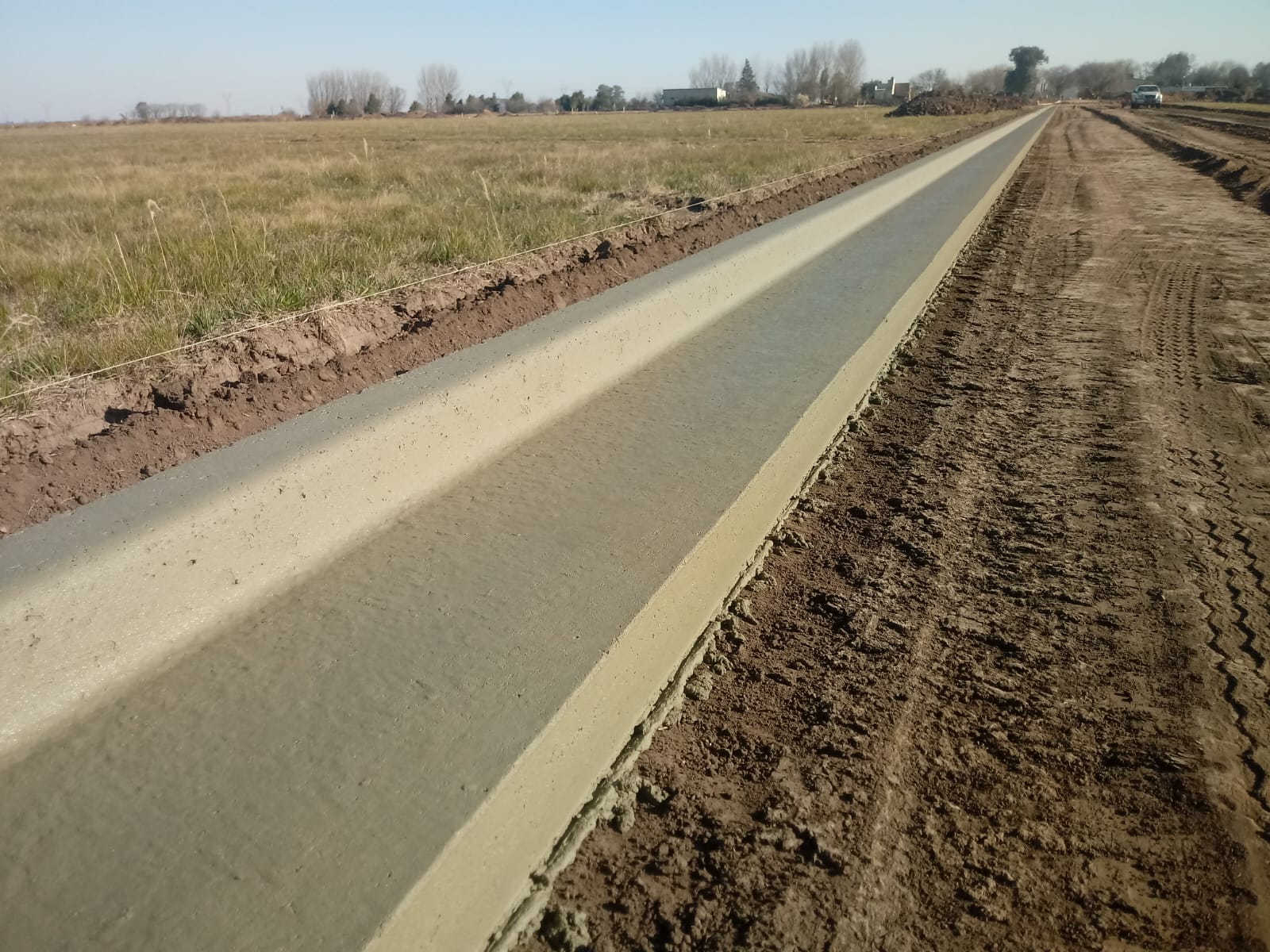 Nivelación, compactación y apertura de suelo - Imagen del servicio